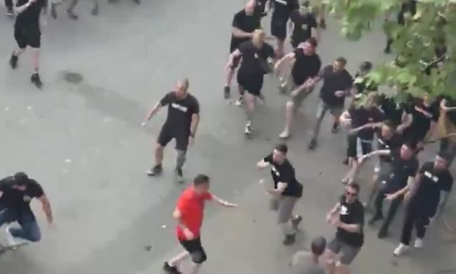 OPŠTI HAOS U EVROPSKOM GRADU: Izbila brutalna tuča, letjele stolice, čaše i flaše, policija privela desetine nasilnika... (VIDEO)