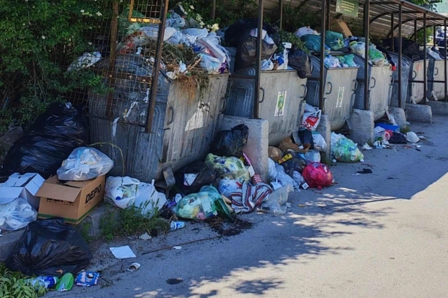 BAJRAM PRED VRATIMA, A SMEĆE NA ULICAMA: Sramotna slika iz sarajevskog naselja