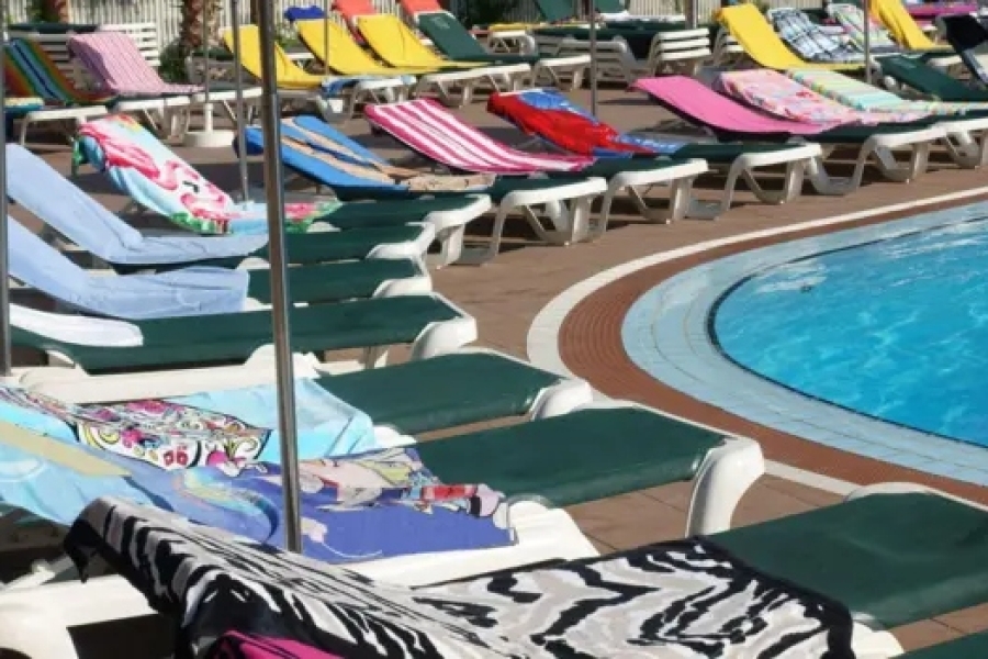 TURISTI MASOVNO TUŽE AGENCIJE ZBOG LEŽALJKI: Agenti u panici nakon presude koja mijenja sve - evo kako hoteli sada KAŽNJAVAJU goste