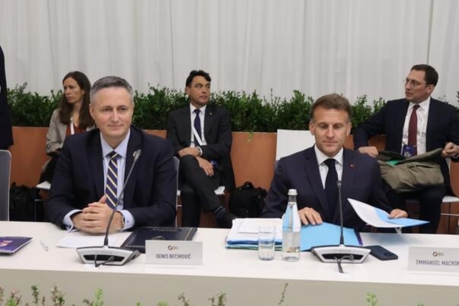 DENIS BEĆIROVIĆ ALARMIRA: 'Razaranje države počinje dezinformacijama, a završava nasiljem'