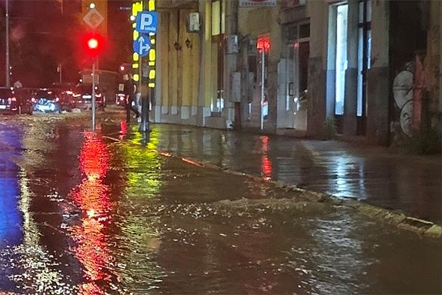 KOLAPS U SARAJEVU: Voda se izlila na prometnice, oglasili se iz Vodovoda i kanalizacije...
