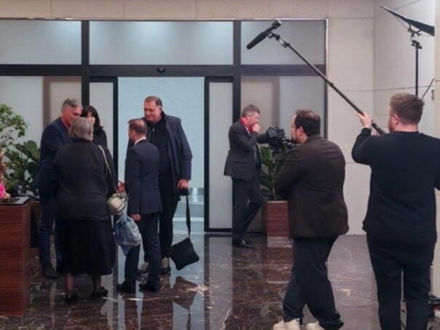 DELEGACIJA IZ RS-a STIGLA U KREMLJ: Siniša Karan prvi na dočeku kod Putina, Dodik najavio sastanak 'oči u oči' s ruskim liderom