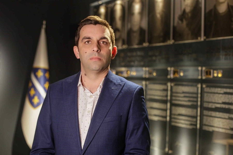'NEVJEROVATNO I PORAŽAVAJUĆE!': Direktor Memorijalnog centra Sarajevo osudio istup Sabine Ćudić!