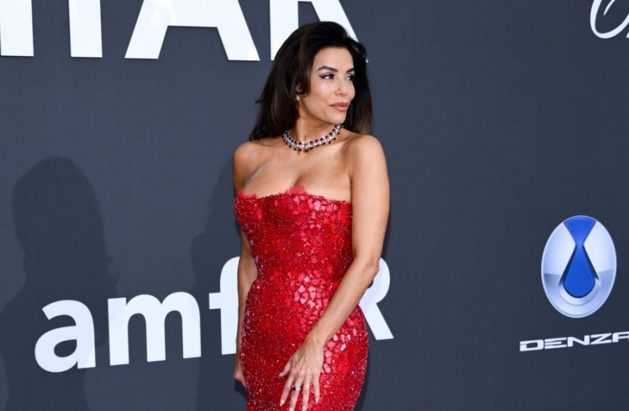 SVI SU GLEDALI U DEKOLTE I SAVRŠENU FIGURU:  Kakva haljina, kakva silueta: Eva Longoria sve je ostavila bez riječi u ovom izdanju (FOTO)