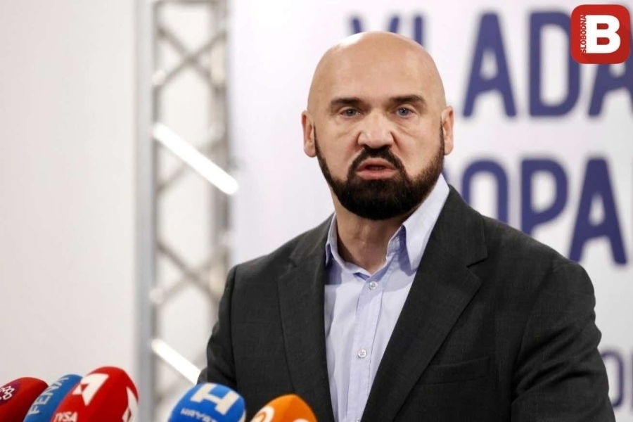RAMO ISAK UZBURKAO JAVNOST: 'Christian Schmidt donio je važne odluke koje su doprinijele očuvanju ustavnog poretka...'