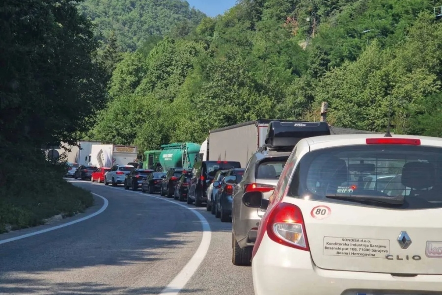 PREKASNO UPALJENA PAMET: Semafori ugašeni tek nakon dana haosa na putu ...
