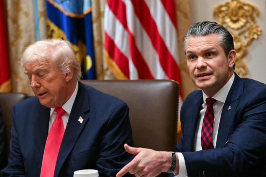 HIT NA INTERNETU: Procurila zabranjena fotografija Donalda Trumpa i Petea Hegsetha...