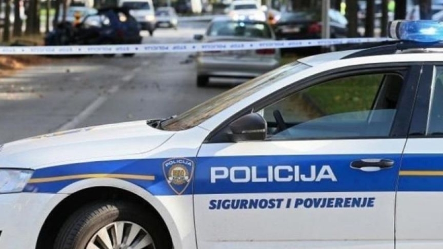 POLICAJCI U GOSPIĆU NAPALI DRŽAVLJANINA BiH: Jedan osumnjičen za zločin iz mržnje