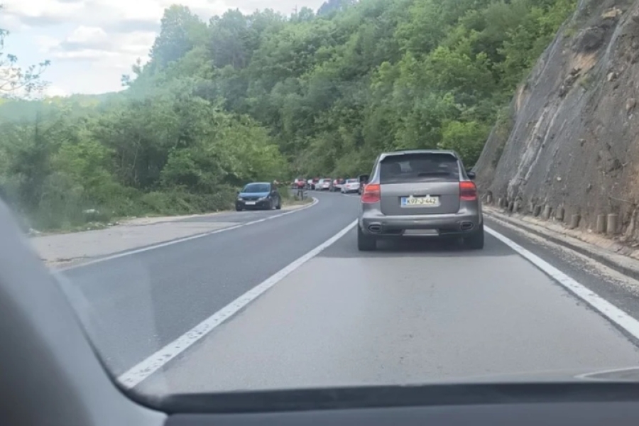 VAŽNO UPOZORENJE ZA VOZAČE: Formirala se kolona kod Konjica