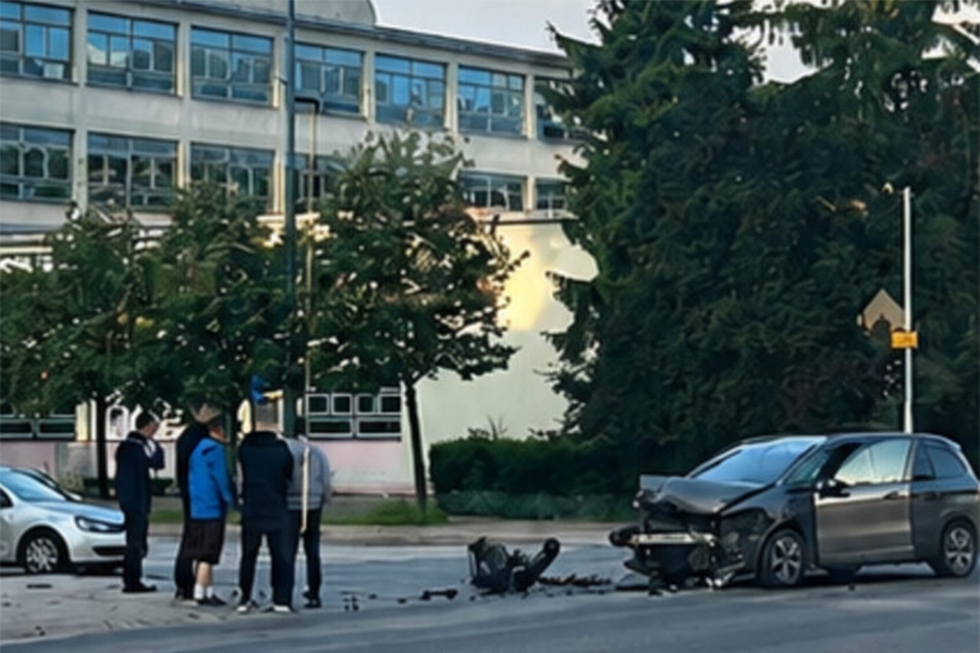 KRŠ I LOM U SARAJEVU: Direktan sudar dva automobila, vozila ostavljena na cesti...