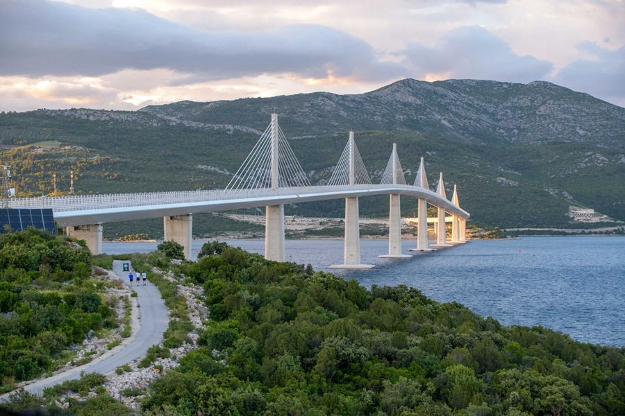 SAMO ČETIRI GODINE NAKON OTVARANJA: Kreće sanacija Pelješkog mosta, otkrivene pukotine na stubovima