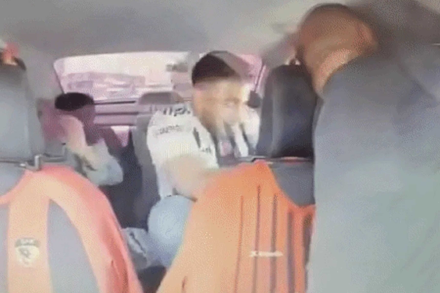 TURSKI TAKSISTA POSTAO HEROJ NACIJE: Otmičar mu upao u auto, pucao na policiju, a onda je on krenuo u akciju... (VIDEO)