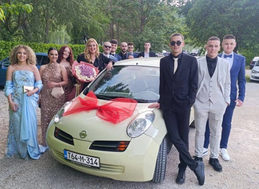 LEKCIJA IZ ŽIVOTA I ZAHVALNOSTI: Nevjerovatno iznenađenje mostarskih maturanata za omiljenu razrednicu!