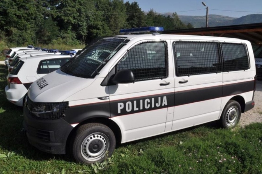PRIZNALI DA SU PODMIĆIVALI SLUŽBENIKE NA GRANICI: Davali novac da im ne kontrolišu vozila i robu