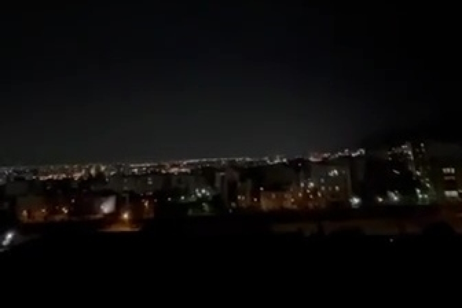 AMERIČKA VOJSKA UDARILA NA IRAN: Žestoki napadi na komandne centre i lansirne rampe; Washington poručio da ne traži rat, ali Teheran uzvratio (VIDEO)