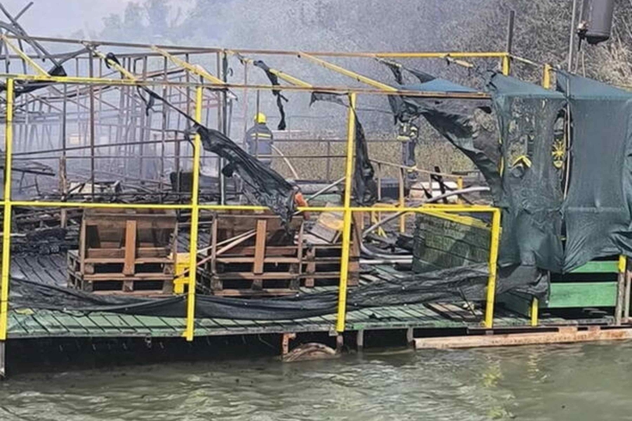 HAVARIJA U SRBIJI: Požar progutao četiri splava (VIDEO)