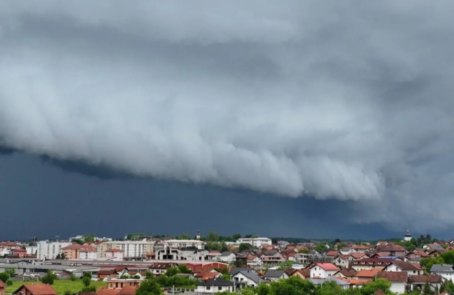 SNAŽNA OLUJA 'PROTUTNJALA' SJEVEROM BiH: Pogledajte posljedice nevremena (VIDEO)