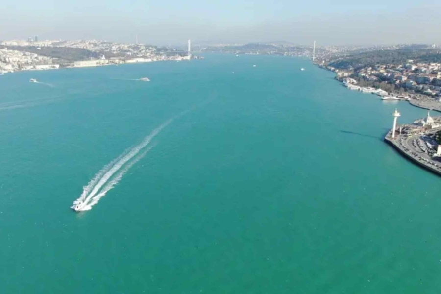 NEVJEROVATAN PRIRODNI FENOMEN: Bosfor poprimio zadivljujuću tirkiznu boju (FOTO, VIDEO)