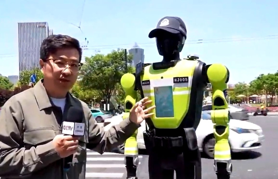 TEHNOLOŠKA REVOLUCIJA U KINI: Humanoidni roboti preuzeli kontrolu nad saobraćajem, stižu i policijska pojačanja