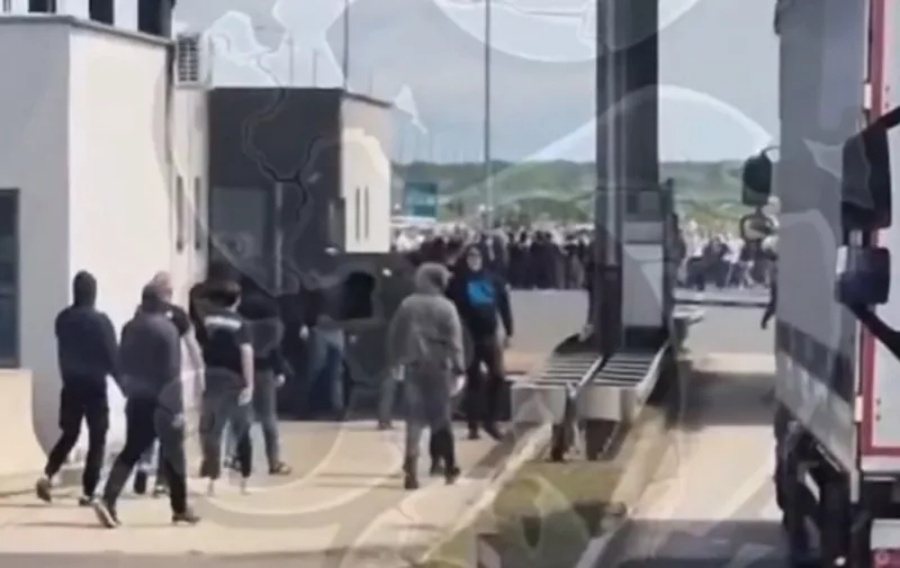 PUNO POSLA ZA POLICIJU: Napetosti i zastoji na autocesti, spriječen obračun navijačkih grupa (VIDEO)