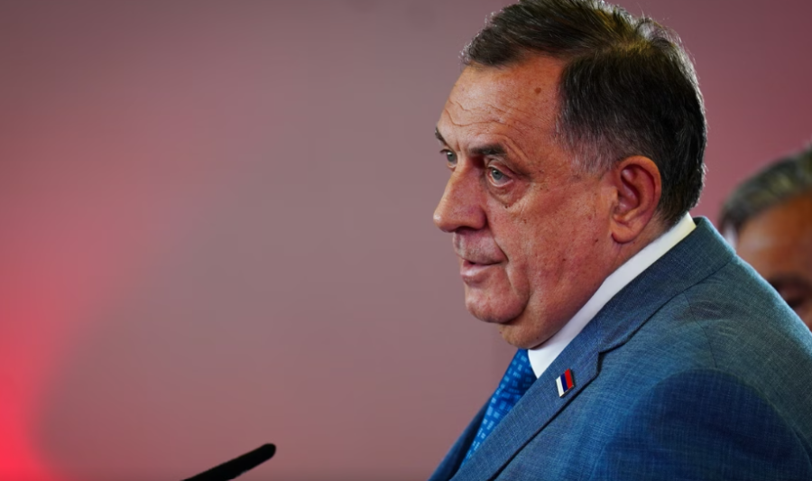 IZ TRUMPOVOG ZAGRLJAJA NA PUTINOVU PARADU: Dodikova dvolična politika doživljava vrhunac