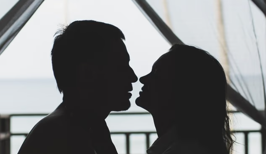 HILJADE INTIMNIH SLIKA I PORUKA ISPLIVALO: Britanska zvijezda i slavni sportista u centru neviđenog skandala