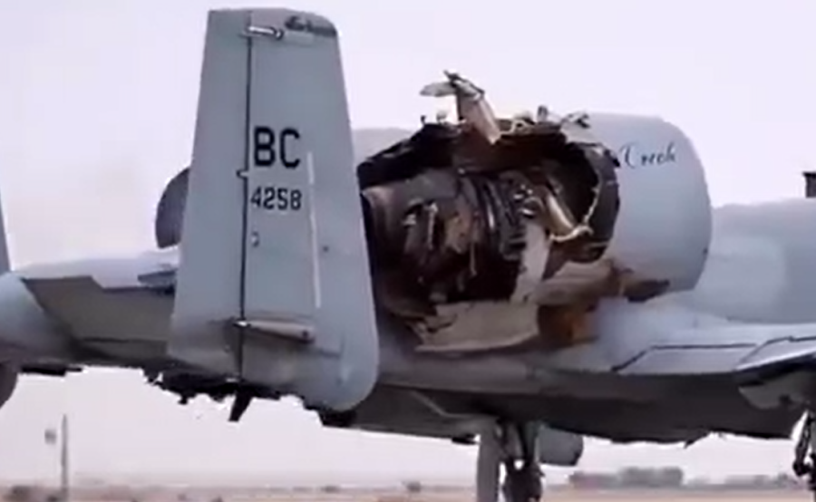 ŠOKANTAN SNIMAK UZDRMAO DRUŠTVENE MREŽE: Američki jurišnik A-10 brutalno pogođen (VIDEO)