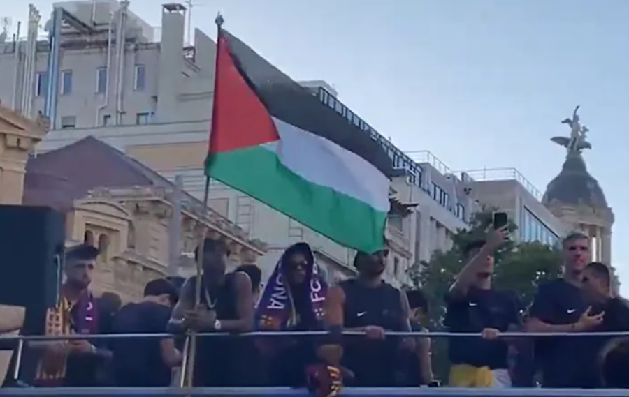 VIŠE OD NOGOMETA: Pogledajte trenutak kada je Yamal razvio zastavu Palestine na pobjedničkom autobusu (VIDEO)