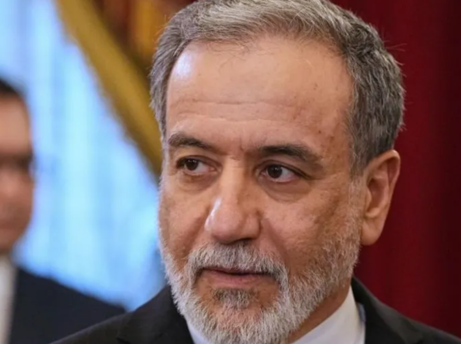 INCIDENT KOJI MOŽE ZAPALITI REGION: Kuvajt napao iranski brod i zarobio posadu, Araghchi se hitno oglasio