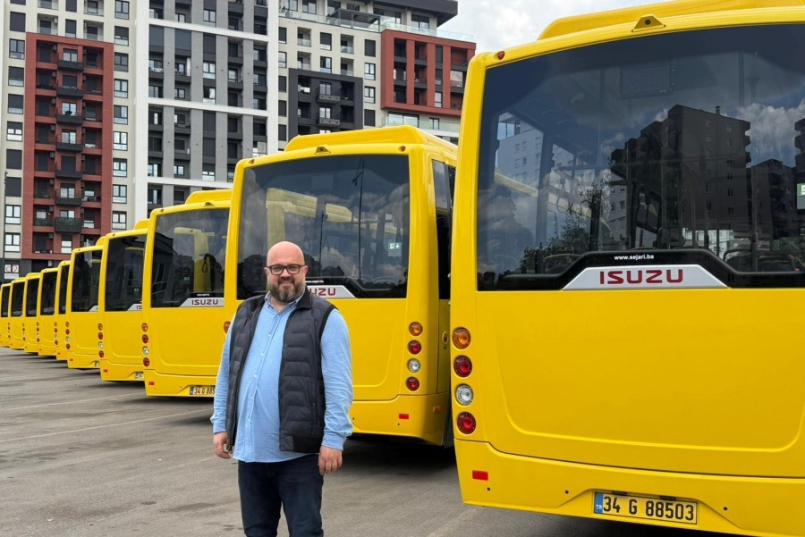 'SARAJEVO ZASLUŽUJE NAJBOLJE': Ministar Šteta se pohvalio s novim minibusima koji su stigli grad (FOTO)