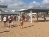 DRAMA NA PLAŽI U IZRAELU: Hezbollahove rakete pale nekoliko metara od kupača, ljudi panično bježali prema zaklonu (VIDEO)