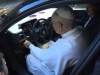 UMJESTO PAPAMOBILA – FERRARI: Papa Lav XIV u prvom potpuno električnom Ferrarijevom automobilu