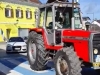 MATURANTI IZNENADILI SVE: Kolonu vozila u bh. gradu predvodila tri mlada traktorista (VIDEO)