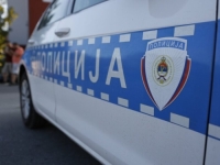 VOZAČ IZAZVAO KARAMBOL: Pijan BMW-om udario u zgradu Policijske stanice
