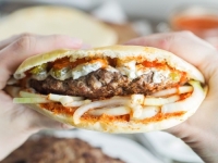 A SADA - SPEKTAKL: Pred vama je recept za savršenu pljeskavicu...