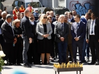 TRI AUTOBUSA STIGLA U CENTAR SARAJEVA: Željka Cvijanović predvodila delegaciju iz RS-a u bivšoj Dobrovoljačkoj ulici (FOTO)