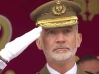 DRAMA TOKOM VOJNE PARADE U ŠPANIJI: Nacionalna zastava pala pred kraljem Felipeom VI i princezom Leonor (VIDEO)