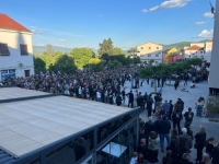 MIRNI PROTEST U DRNIŠU NAKON UBISTVA 19-GODIŠNJAKA: 'Ovakva tragedija se ne smije ponoviti'