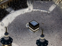 RIJEKA VJERNIKA PREPLAVILA SVETA MJESTA: Počeo istorijski hadž za skoro dva miliona muslimana, a Saudijska Arabija aktivirala plan protiv pješčanih oluja (VIDEO)