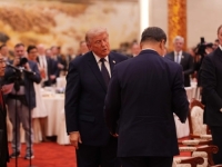 AMERIČKI MOĆNICI POD NADZOROM KINE: Trump i cijela delegacija ostavili privatne telefone kod kuće - američki obavještajci uveli NESTVARNE mjere sigurnosti