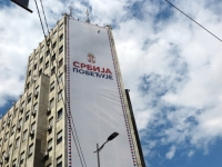 BEOGRAD NA NOGAMA ZBOG OGROMNOG REKLAMNOG PLATNA SNS-a: Njihov ministar tvrdi da ne zna ko ga je postavio