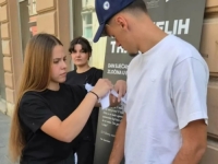 GEST KOJI JE PRIVUKAO PAŽNJU: Mladi Zmaj Kerim Alajbegović podržao obilježavanje Dana bijelih traka (FOTO)