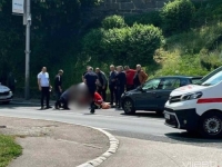 HITNA ODMAH STIGLA NA LICE MJESTA: Automobil udario pješaka u Konjicu (FOTO)