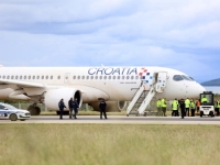 NOVI DETALJI POZNATI: Avion pun putnika izletio s piste u Splitu, stigle prve fotografije (FOTO, VIDEO)