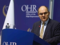 O DEMOKRATIJI GOVORI ONAJ KOJI JE PREKRŠIO USTAV: Otkud pravo Schmidtu da slavi 'istinski glas građana'?