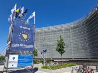U SRCU EU PODIGNUT 'BOSANSKI TORANJ': 'Da nije bilo zastave sa ljiljanima danas ne bi bilo ni ove zvanične državne zastave Bosne i Hercegovine'