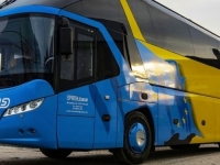 HIT NA INTERNETU: Vozač autobusa naglo zakočio, a onda se zgodna žena našla u krilu svećenika...