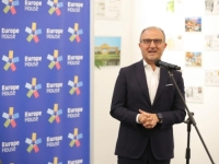 'JA SAM OVDJE, TI NISI': Razglednice Filipa Andronika pričaju priču o Evropi, Luigi Soreca otvorio izložbu (FOTO)
