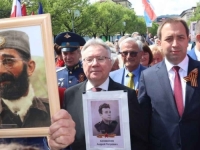 NEVIĐENA FALSIFIKACIJA HISTORIJE: Slika Draže Mihajilovića u Banja Luci povodom 9. maja - Dana pobjede nad fašizmom