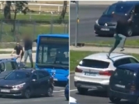 NEVJEROVATNE SCENE U ZAGREBU: Muškarac na raskrsnici skakao po automobilima